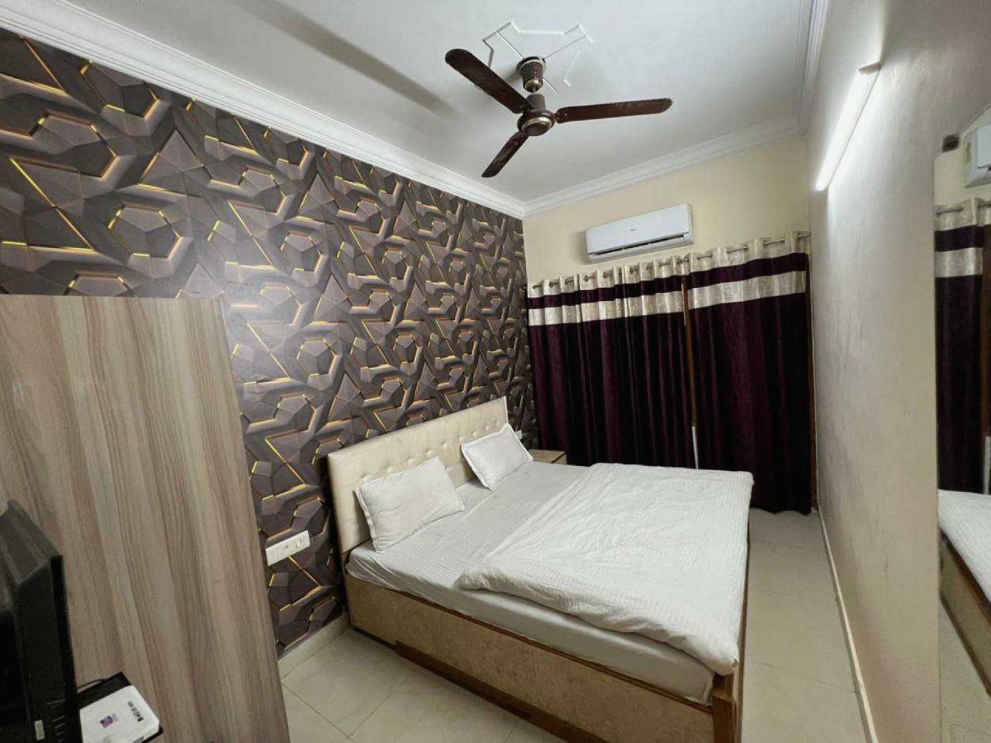 Hotel Anand Amritsar Exterior photo