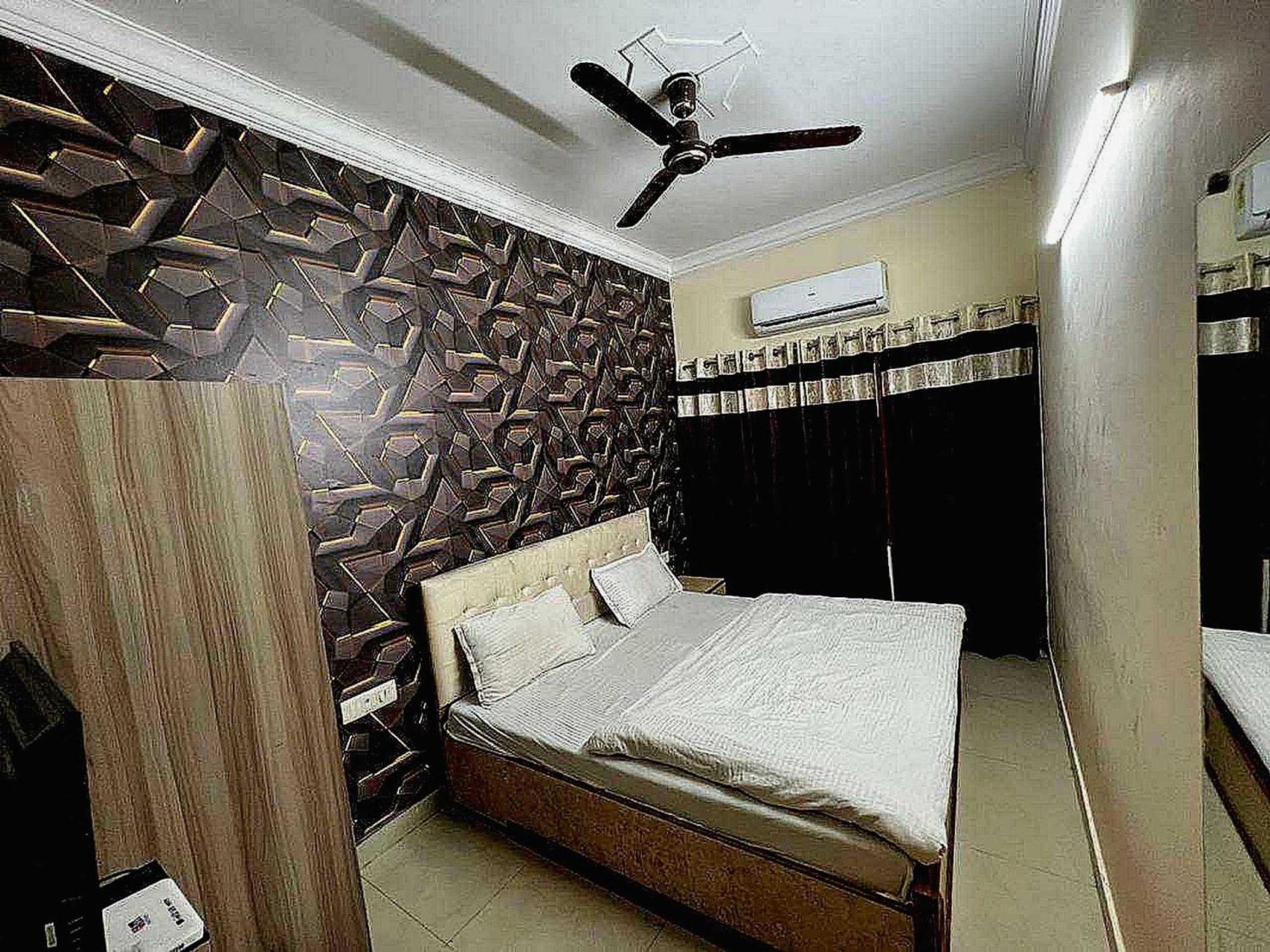 Hotel Anand Amritsar Exterior photo