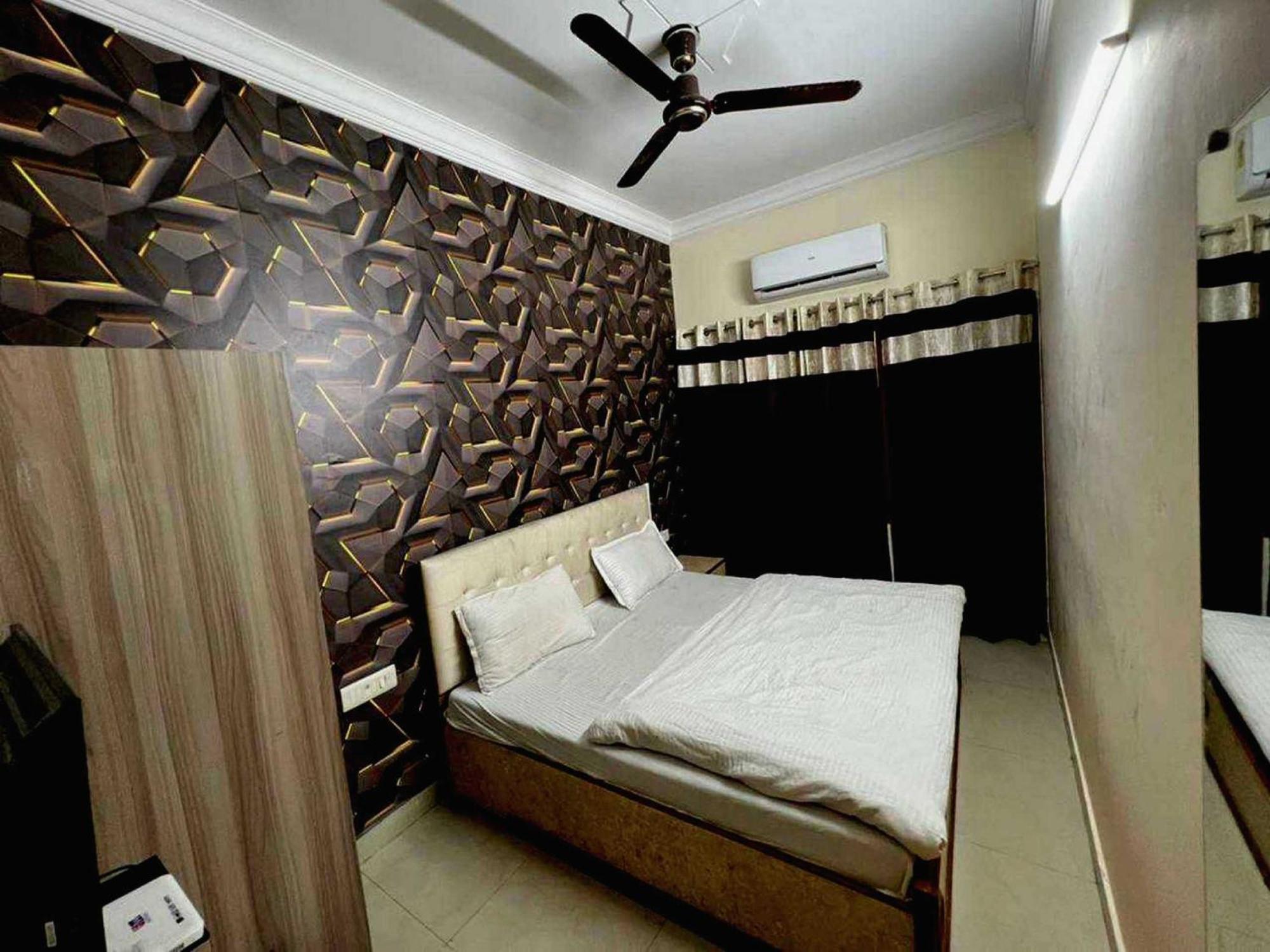 Hotel Anand Amritsar Exterior photo