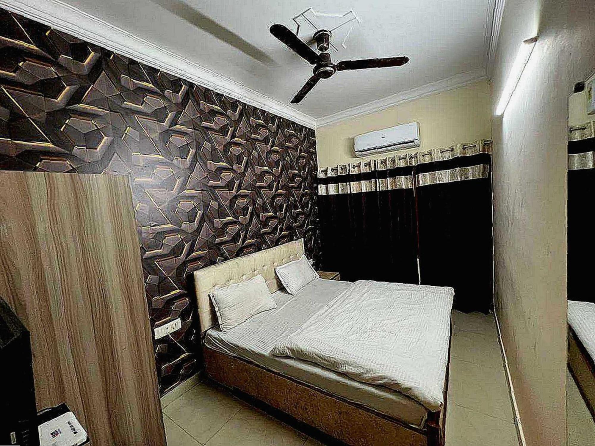 Hotel Anand Amritsar Exterior photo