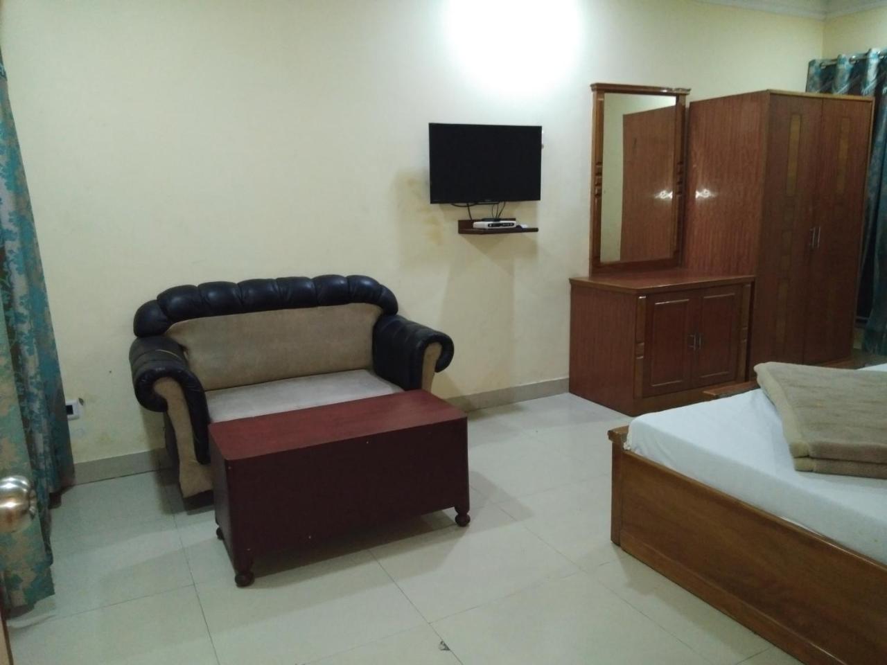 Hotel Anand Amritsar Exterior photo