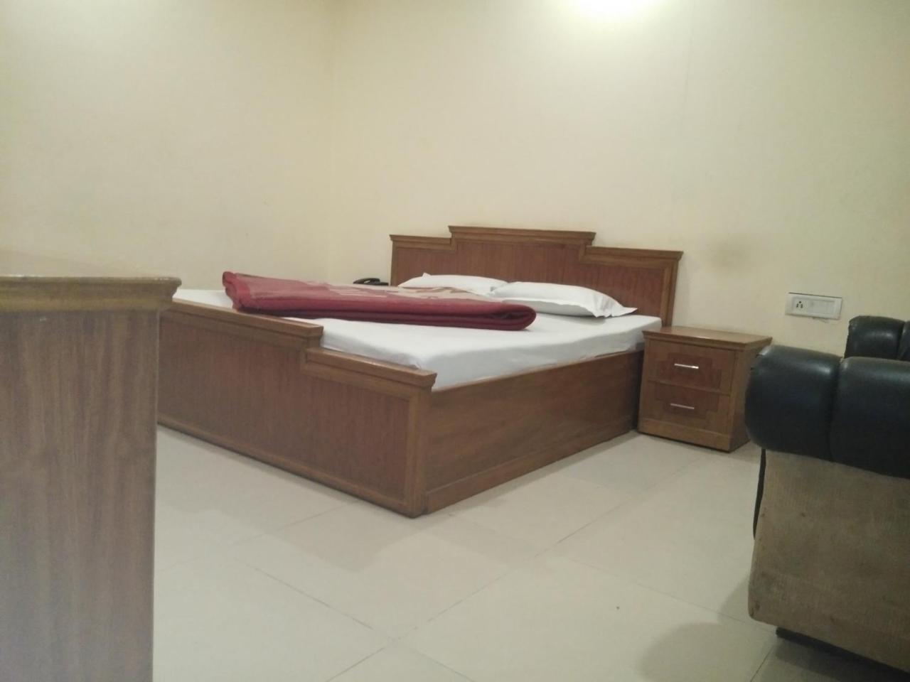 Hotel Anand Amritsar Exterior photo